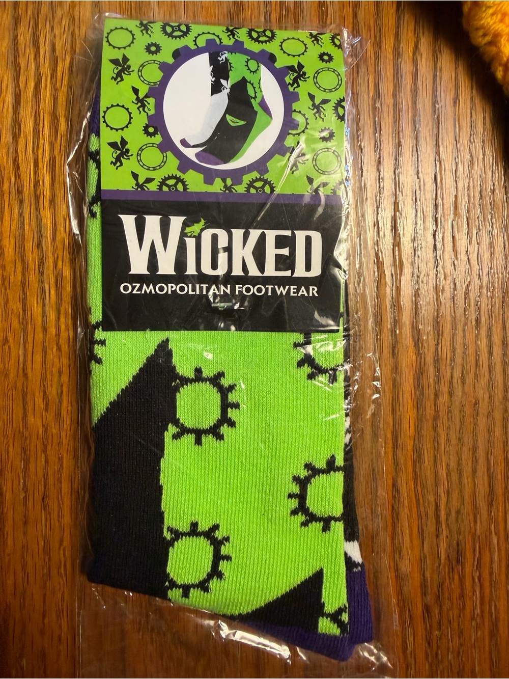 Wicked Men’s Green Gear-Pattern Casual Socks